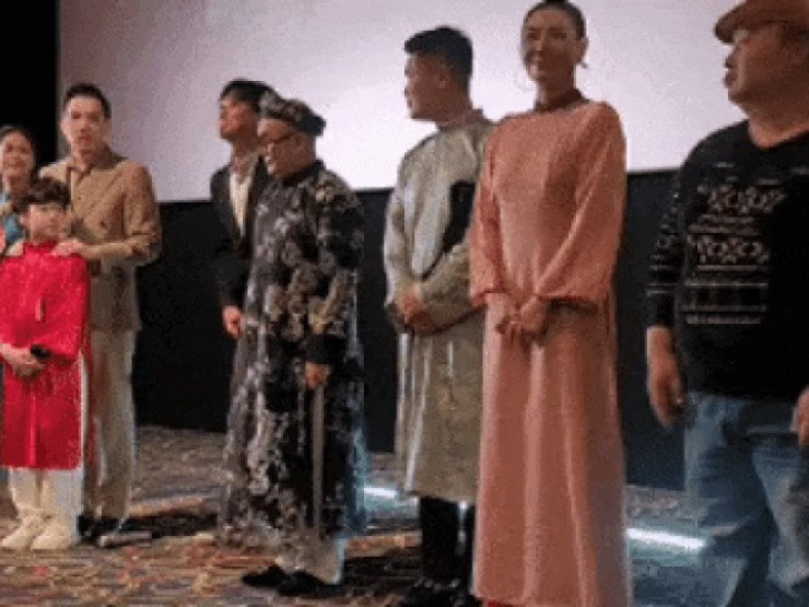 Tổng giám đốc Lotte quỳ lạy khán giả Việt Nam