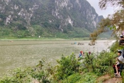 Lật đò đi chúc Tết, 2 người chết, 2 người mất tích