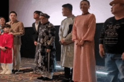 Tổng giám đốc Lotte quỳ lạy khán giả Việt Nam