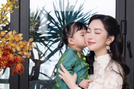 Đặng Thu Thảo hiếm hoi khoe con gái thứ ba