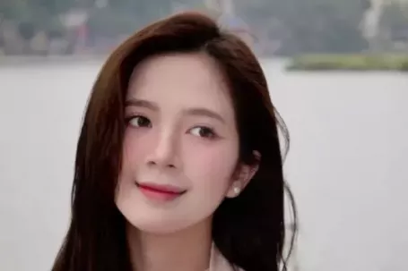 Thu Quỳnh, Ngọc Huyền và dàn diễn viên phim giờ vàng du xuân