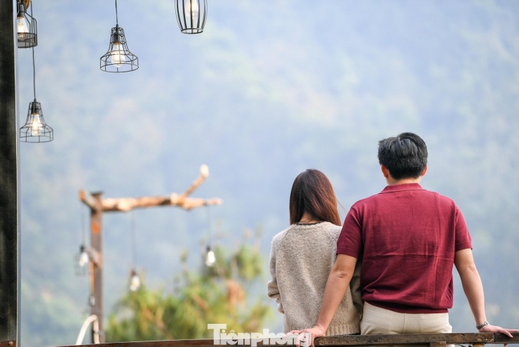 Giới trẻ lên núi uống cà phê, tận hưởng không khí đầu năm - 8