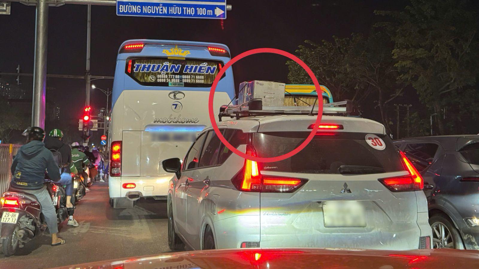 Chở hành lý trên nóc ô tô dịp Tết như thế nào để đúng theo quy định?