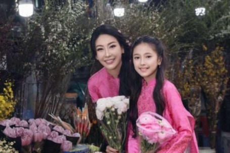 Mỹ nhân duy nhất Việt Nam đăng quang hoa hậu ở tuổi 16 khoe con gái xinh đẹp, thanh tú không kém mẹ