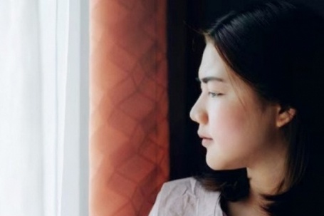 Vừa mừng thọ mẹ 90 tuổi, 5 anh em cãi vã vì 9 chỉ vàng giấu trong ống bơ