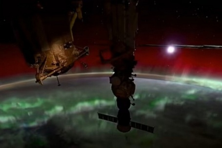 Ngắm cực quang đáng kinh ngạc từ không gian vũ trụ