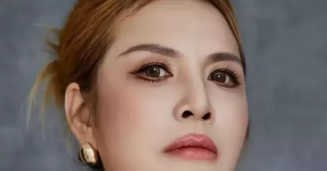 Một nữ ca sĩ bị cấm diễn