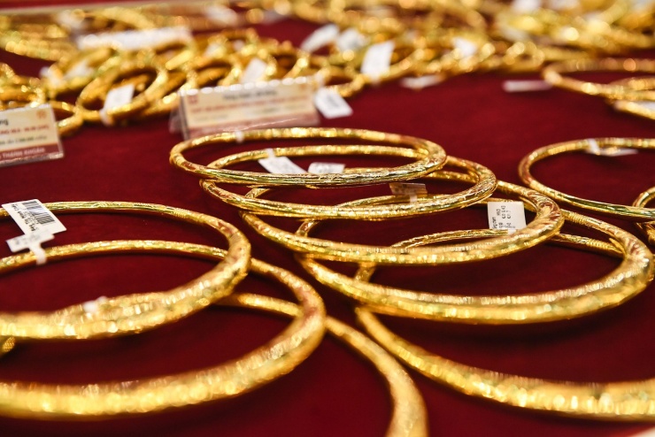 Giá vàng thế giới được hưởng lợi từ sự bất định trên thị trường quốc tế. Ảnh: HH