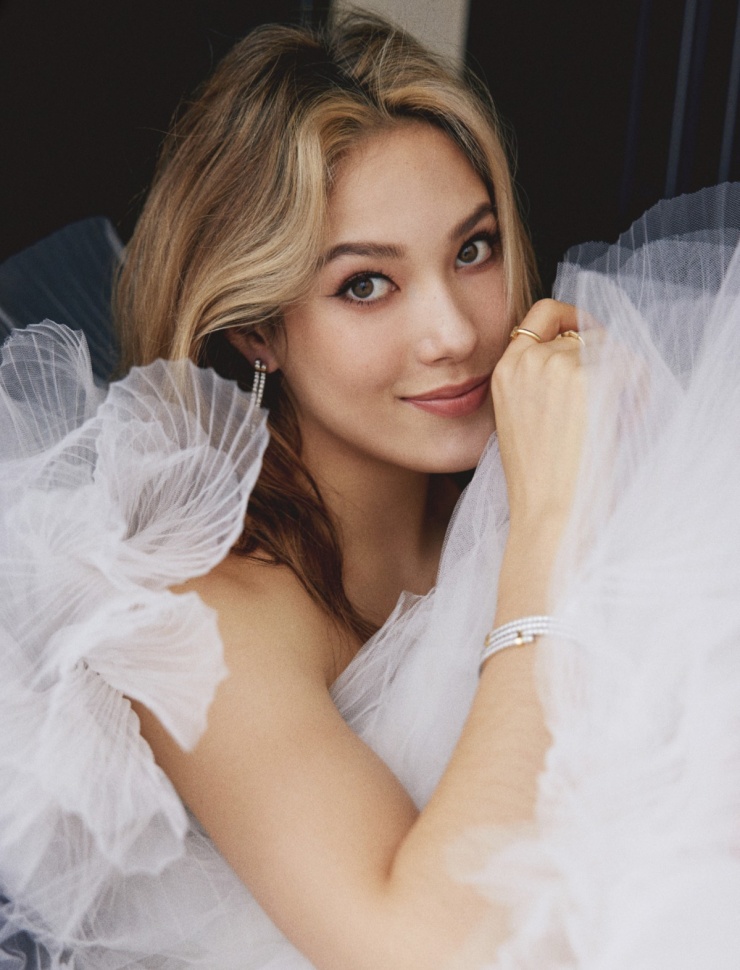 "Tôi rất hứng thú khám phá nhiều lĩnh vực. Tôi thích kết hợp vẻ đẹp nữ tính với môn trượt tuyết và hy vọng có thể biểu đạt được vẻ đẹp hài hòa của hai điều này".