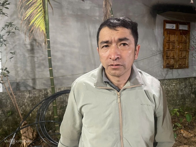 Ông Long thoát chết, song vợ và con gái đều mất trong vụ chìm tàu. Ảnh: Việt An