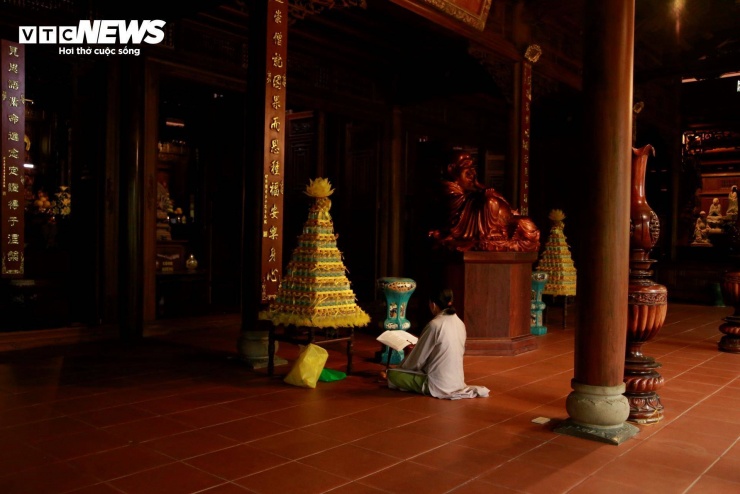 Mặc dù cơ sở không còn được như xưa nhưng chùa hiện vẫn còn lưu giữ được nhiều di vật cổ như các tượng Phật thế kỉ XIX, bức hoành phi đề 4 chữ Hán lớn “Diệu Đế quốc tự” có từ năm Thiệu Trị 4 (1844), bia đá và quả chuông đồng có khắc tên nhân vật Đặng Huy Trứ, ông tổ nghề nhiếp ảnh của Việt Nam.