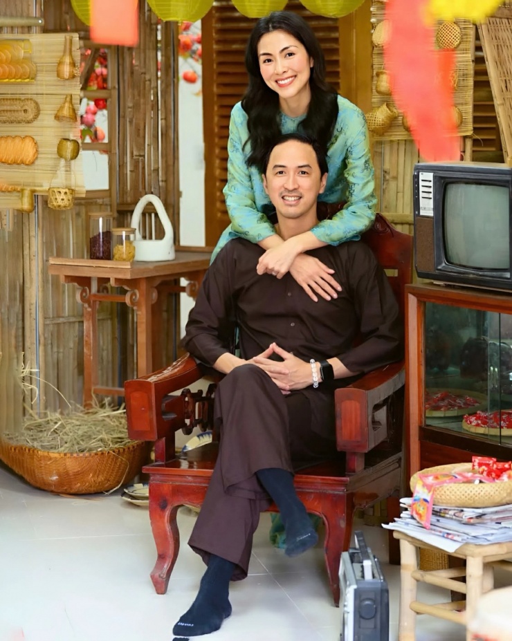 Đầu năm mới, Tăng Thanh Hà cũng khoe ảnh diện đồ bà ba chơi Tết cùng ông xã Louis Nguyễn.
