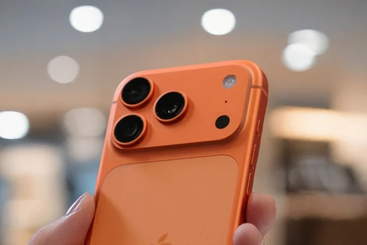 Vai trò thầm lặng của chấm đen tí hon trên lưng iPhone - 1