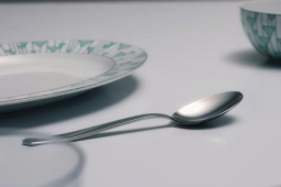 Chiếc thìa xa xỉ Prada khiến Weibo dậy sóng