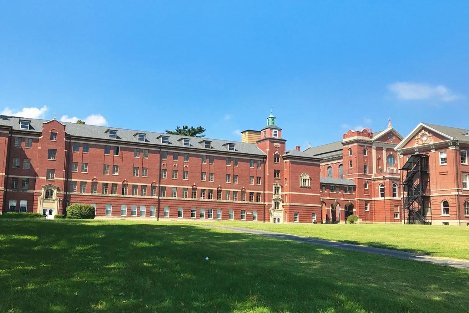 Á quân sẽ học tại trường Gateway Legacy Christian Academy hoặc EF Academy New York và EF Academy Pasadena.