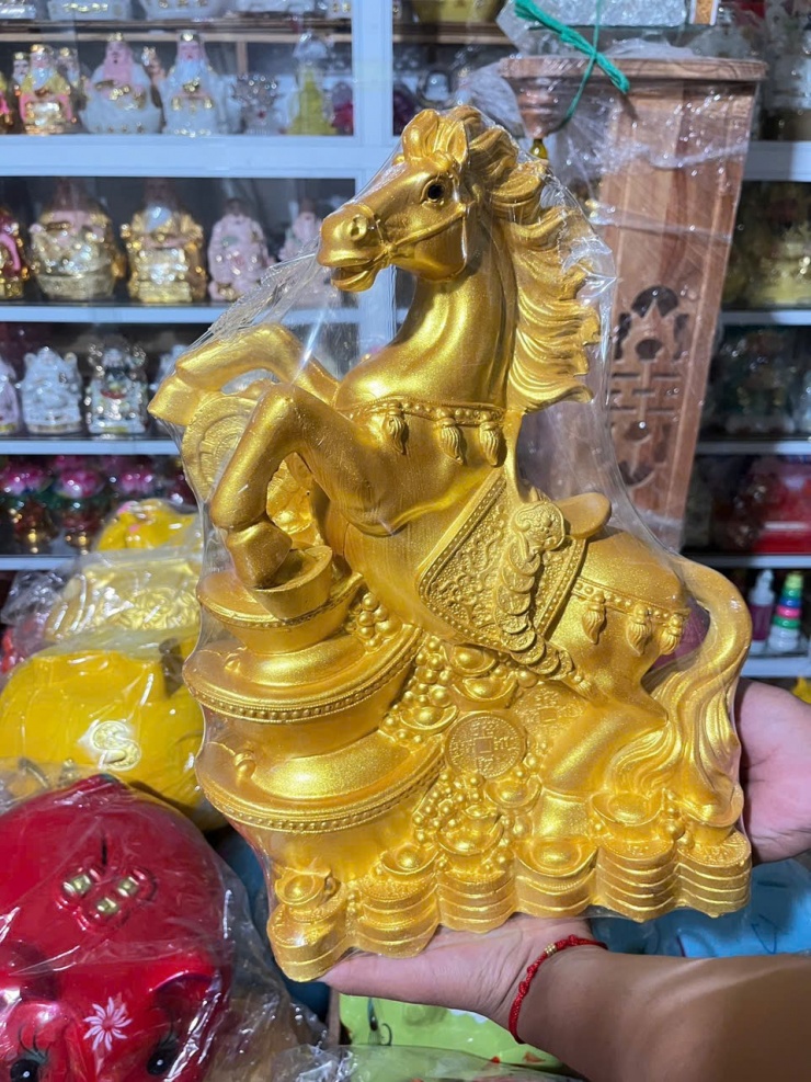 Tượng hình ngựa được nhiều khách chọn mua