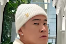 Đột kích bắt khẩn cấp nam ca sĩ trong khách sạn