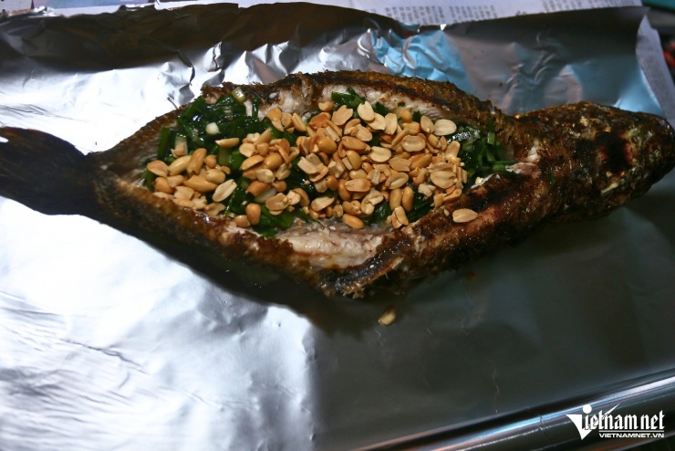 Xuyên đêm nướng nghìn con cá lóc, kịp giờ đẹp cúng vía Thần Tài - 8