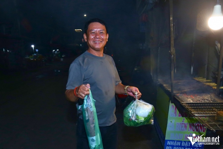 Xuyên đêm nướng nghìn con cá lóc, kịp giờ đẹp cúng vía Thần Tài - 10