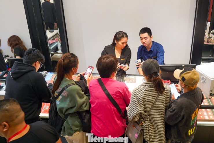 Khách hàng chỉ mất 2-5 phút để giao dịch mua bạc.