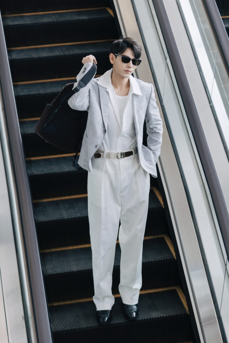 Isaac diện 'cây' đồ bảnh bao lên đường dự Milan Fashion Week - 3