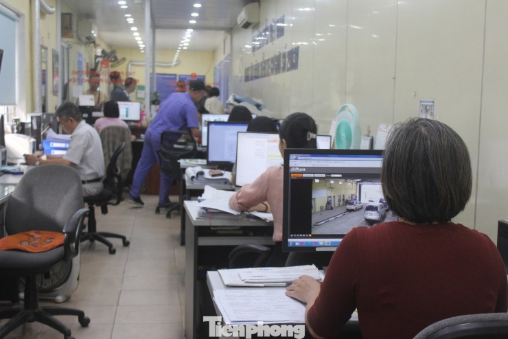 Từ ngày 1/3, các trung tâm đăng kiểm sẽ cấp chứng nhận điện tử. Ảnh: Lộc Liên.