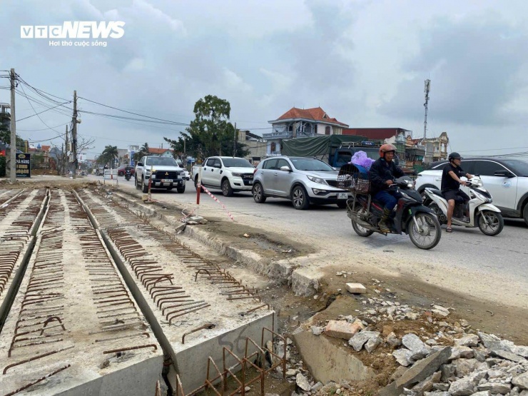 Dự án hơn 1000 tỷ đồng ở Thanh Hoá không rào chắn, người dân nơm nớp lo tai nạn - 9