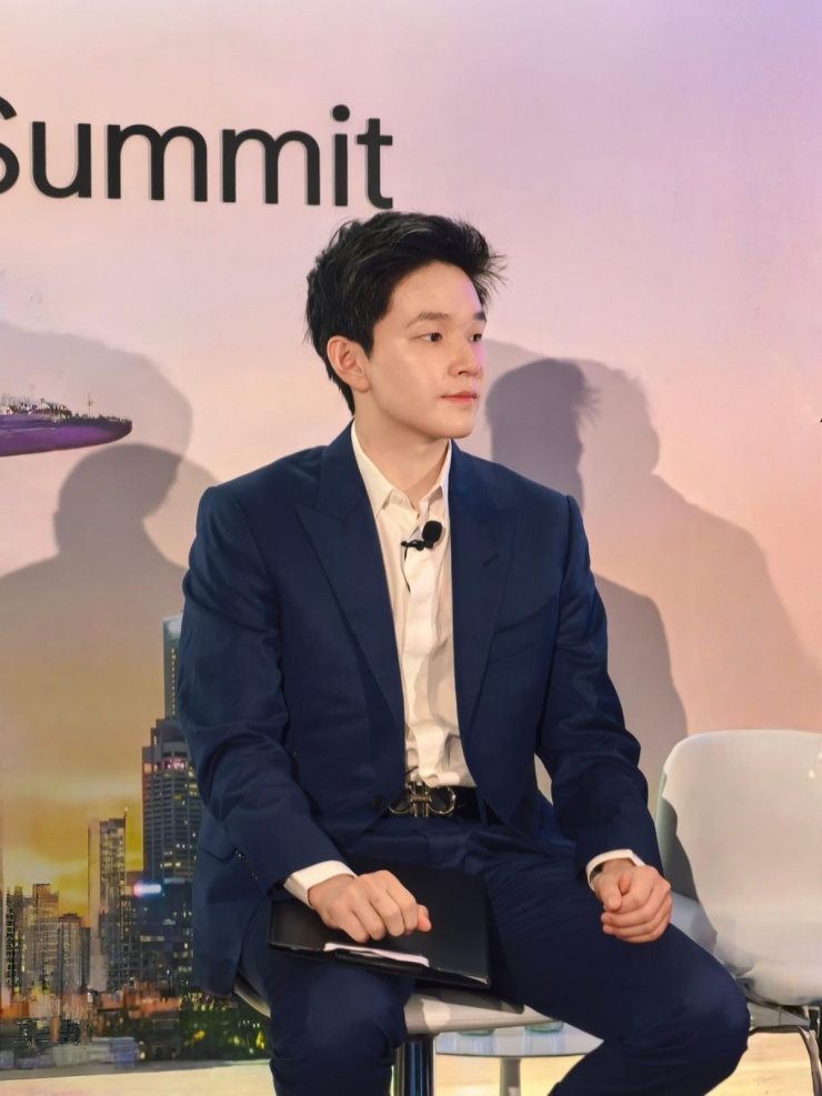 Vẻ điển trai của thiếu gia 9X thành tỷ phú sau một đêm - 7