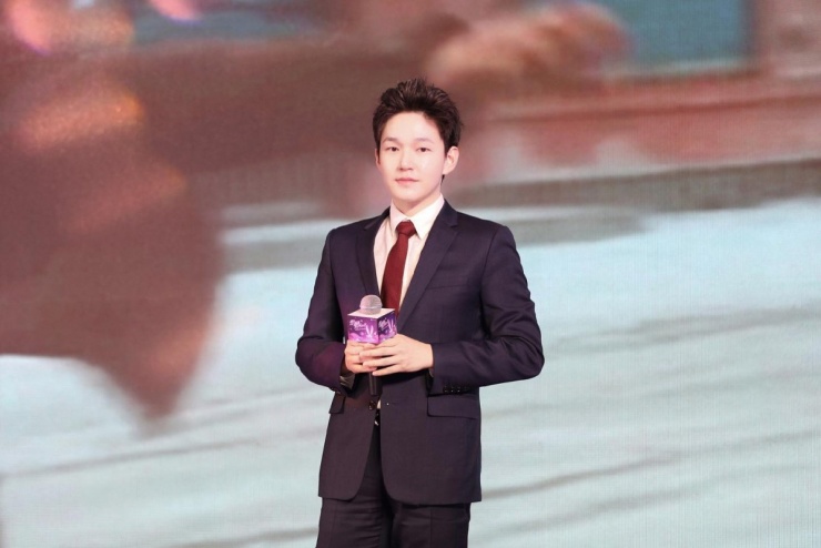 Vẻ điển trai của thiếu gia 9X thành tỷ phú sau một đêm - 5