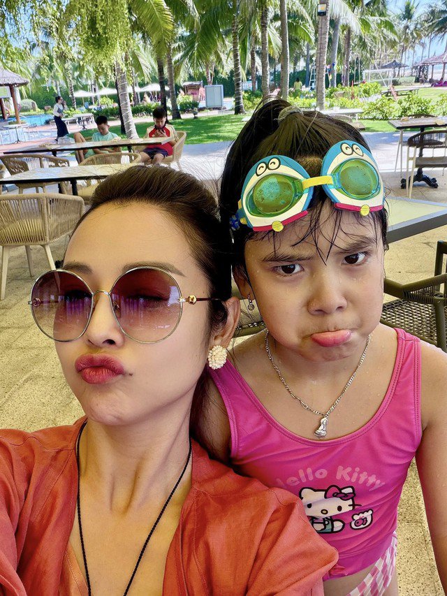 Con gái Hoa hậu Jennifer Phạm thừa hưởng nét đẹp của cả bố lẫn mẹ - 6