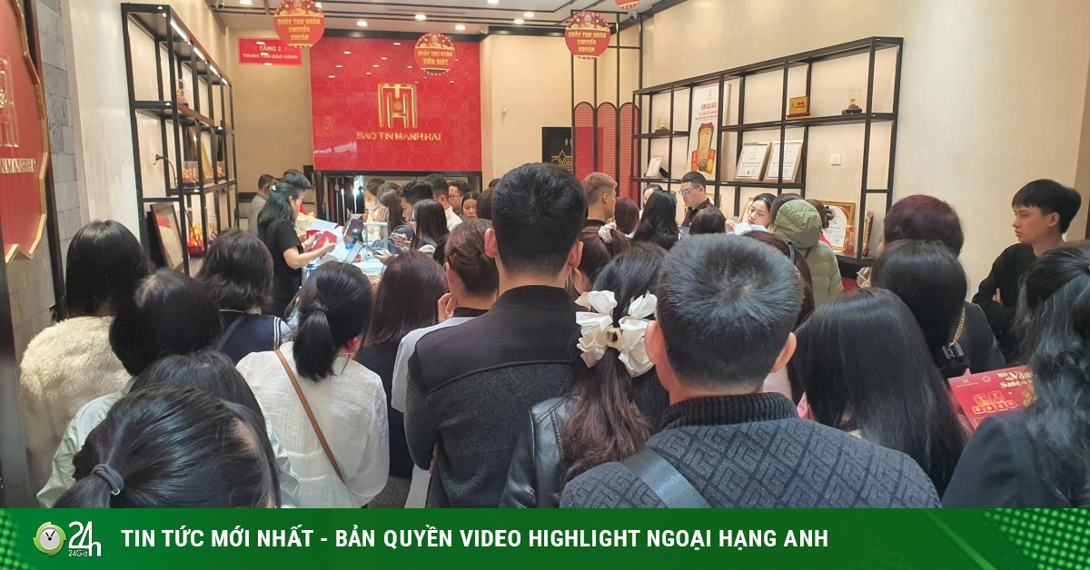 Giá vàng hôm nay 26/2 mới nhất: Quay đầu giảm mạnh, cảnh tượng trái ngược ở phố vàng Hà Nội