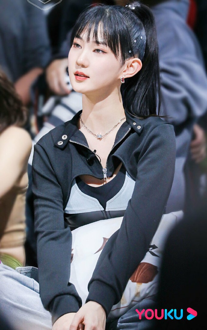 Tình mới kém 22 tuổi trẻ đẹp, gợi cảm của Huỳnh Hiểu Minh - 4