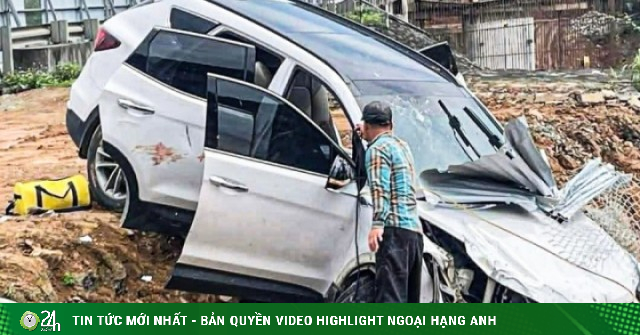 Ô tô con văng khỏi cao tốc Nội Bài – Lào Cai, 2 người bị thương