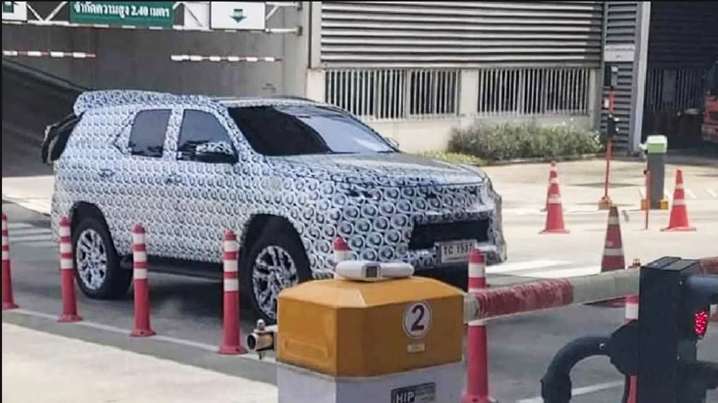 Toyota Fortuner 2026 vừa bị bắt gặp chạy thử tại Thái Lan.