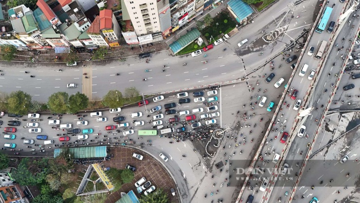 Hiện trạng tuyến đường Láng trong những giờ cao điểm vừa được đề xuất chi 21.377 tỷ đồng để mở rộng - 10