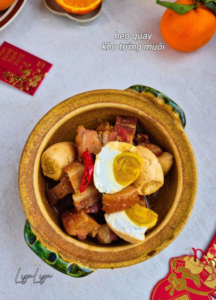 Cũng là kho thịt với trứng nhưng cách làm này lạ lắm, món mặn béo bùi, thơm phức mà đưa cơm bất ngờ - 3