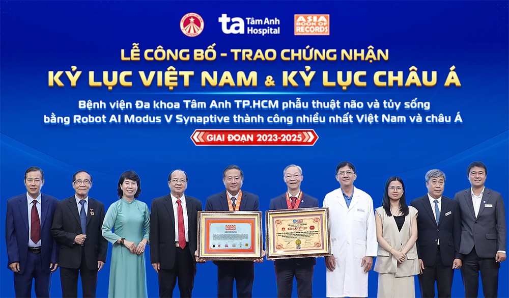 Bệnh viện Đa khoa Tâm Anh TP HCM xác lập đồng thời hai kỷ lục Việt Nam và kỷ lục châu Á về ứng dụng Robot AI Modus V Synaptive phẫu thuật não và cột sống, tủy sống