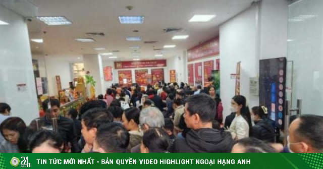 Giá vàng hôm nay mới nhất (27/2) diễn biến lạ: "Biển người" chen chúc mua vàng sau ngày vía Thần tài