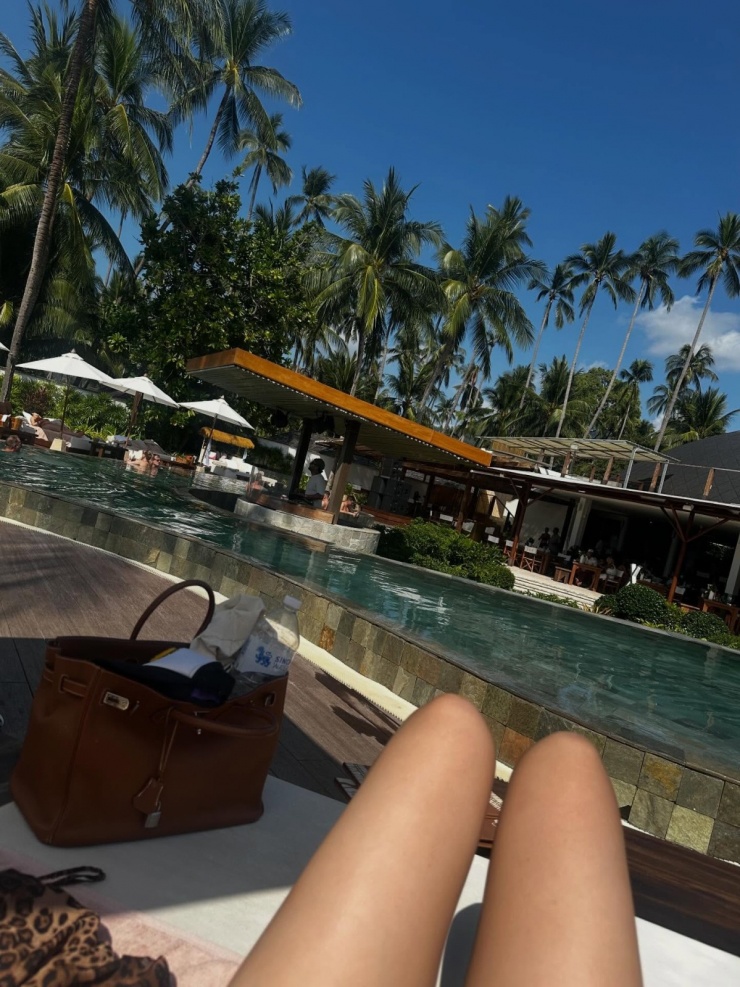 Các con 'vua hàng hiệu' Jonathan Hạnh Nguyễn xuất ngoại đầu xuân - 2