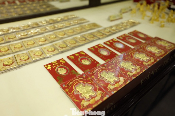 Giá vàng tăng rất mạnh vào cuối tuần.