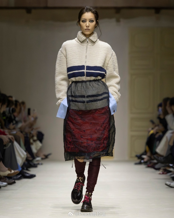 Lưu Văn ở chương trình ra mắt bộ sưu tập của Prada.