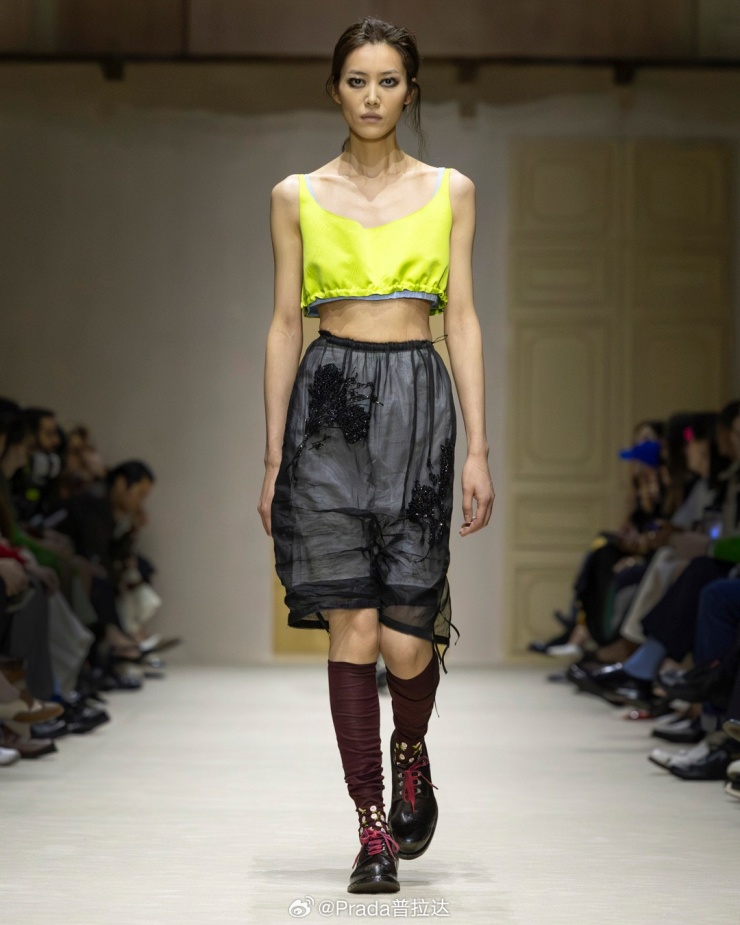 Hơn ba năm qua, Lưu Văn nhiều lần được trông thấy đi chơi, du lịch cùng tài tử Tỉnh Bách Nhiên. Diễn viên cũng vài lần ngồi ghế khách mời tuần thời trang, xem Lưu Văn trình diễn. Dù vậy, cả hai chưa lên tiếng về mối quan hệ.