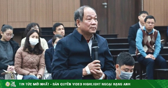 Ông Mai Tiến Dũng giới thiệu doanh nghiệp cho cựu Bộ trưởng Nguyễn Thị Kim Tiến