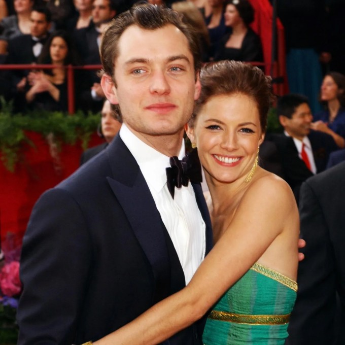 Jude Law và Sienna Miller tháng 2/2004.