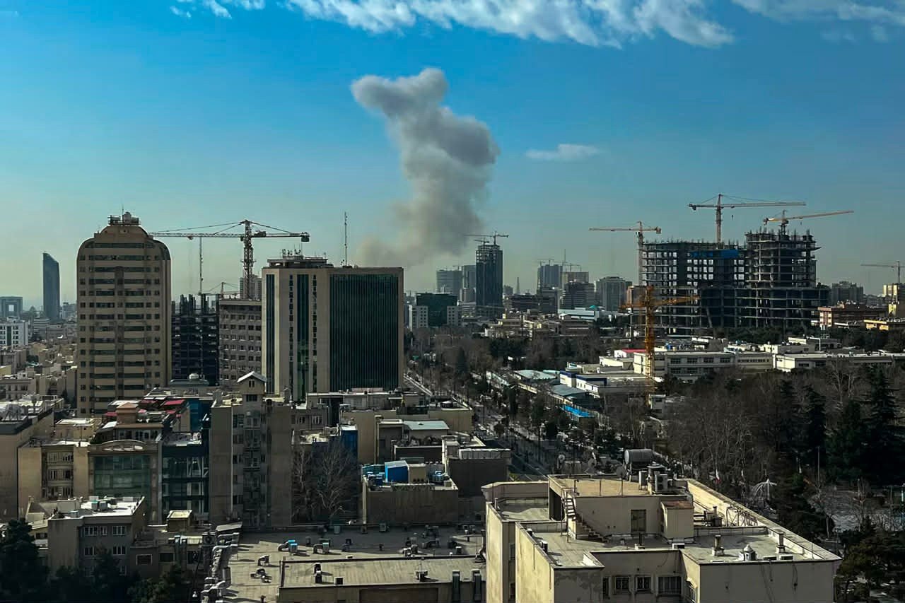 Israel - Mỹ phóng tên lửa vào Iran, Tehran đáp trả mạnh mẽ - 1