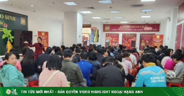 Giá vàng hôm nay mới nhất (28/2) tăng khủng khiếp: Người mua xếp hàng đông kín nhà vàng từ sáng sớm