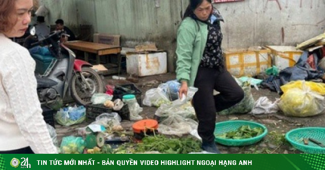 Hết Tết, người dân 'giải ngấy': Rau xanh đắt hàng