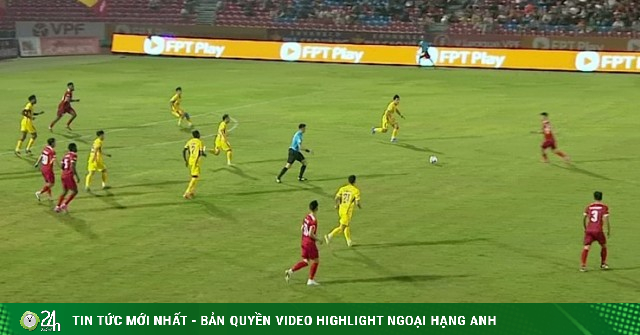 Video bóng đá Hà Tĩnh - Sông Lam Nghệ An: Siêu phẩm sút xa, bỏ lỡ đáng tiếc (V-League)
