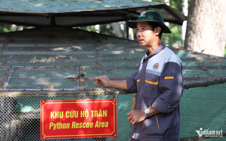 Khu cứu hộ trăn trong trại rắn Đồng Tâm