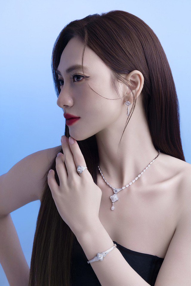 Phương Anh Đào sở hữu chiều cao 1m68 cùng làn da trắng sứ không tì vết.